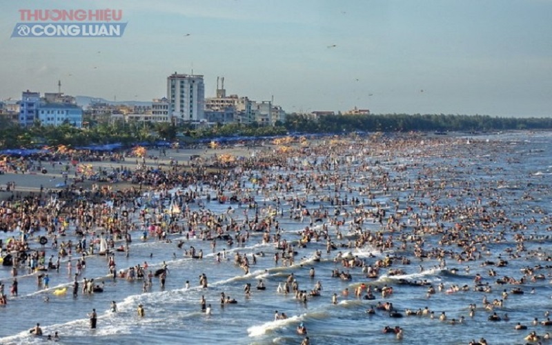 Sầm Sơn đón hơn 7 triệu lượt khách, doanh thu ước đạt gần 14 nghìn tỷ đồng