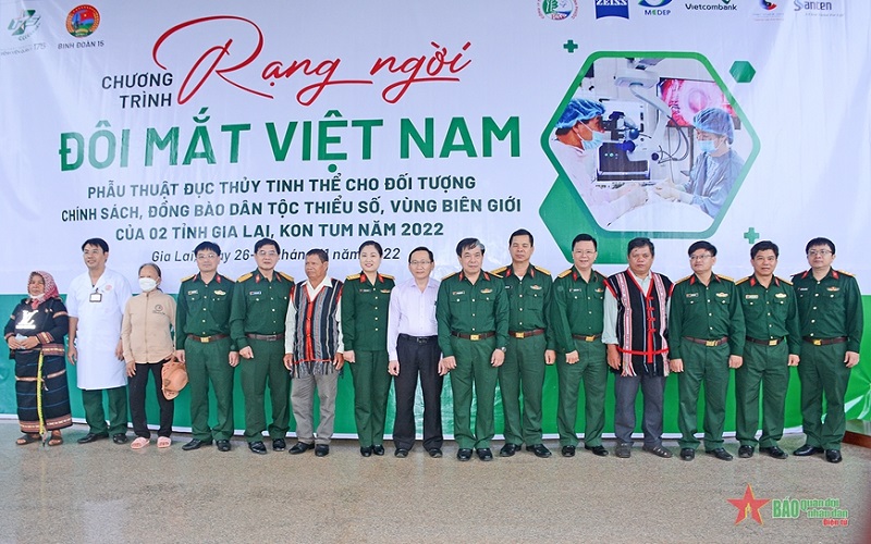 Binh đoàn 15 và Bệnh viện Quân y 175 phẫu thuật đục thủy tinh thể miễn phí cho người dân