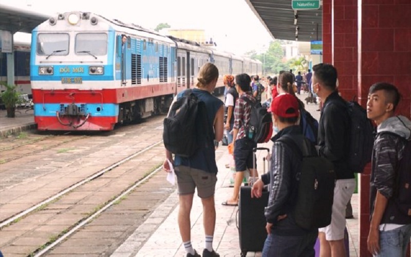 Thêm hơn 20 chuyến tàu đi Vinh, Đà Nẵng cao điểm Tết Nguyên đán Quý Mão 2023