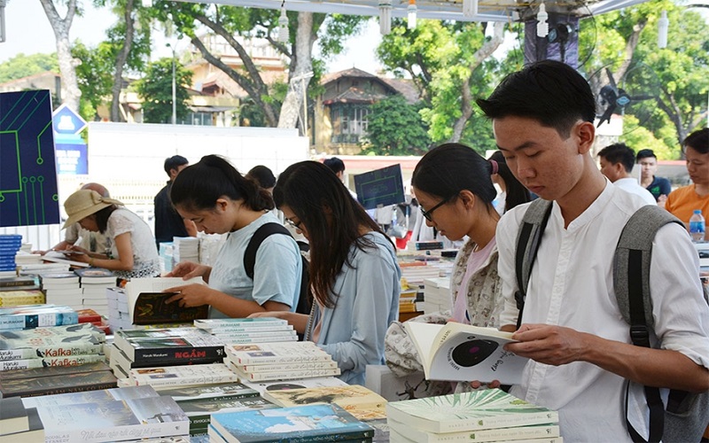 Vì sao sách giả, sách lậu vẫn tung hoành