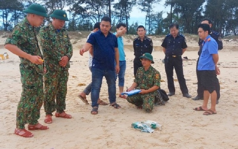 Quảng Trị: Cơ quan chức năng xác nhận 11 gói nylon trôi vào bờ biển đều chứa ma túy