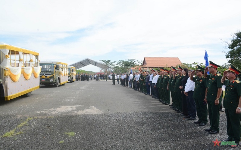 Bàn giao 49 hài cốt chiến sĩ lực lượng vũ trang đoàn kết cứu nước Campuchia