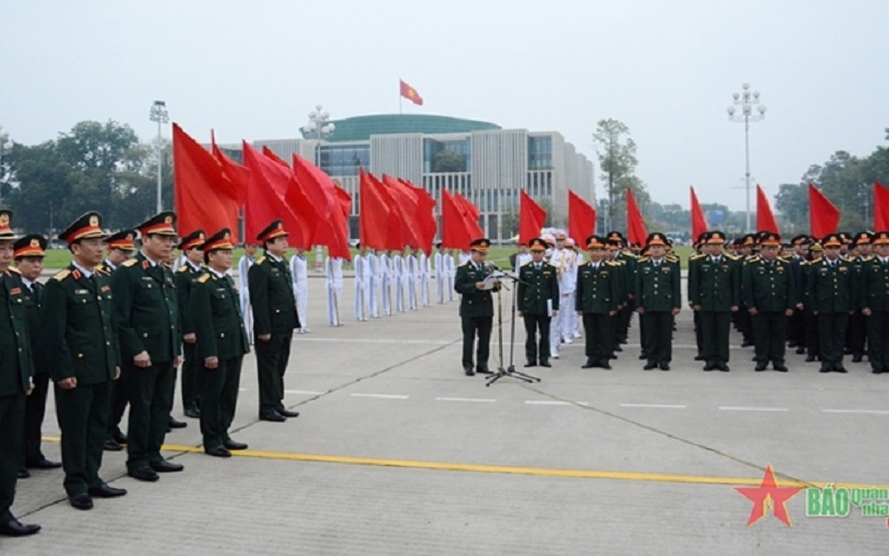 Đoàn đại biểu dự Tuyên dương điển hình tiên tiến trong phong trào “Lao động giỏi, Lao động sáng tạo” báo công dâng Bác