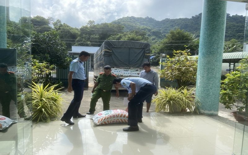 An Giang phát hiện số lượng lớn phân bón có dấu hiệu vi phạm quy định pháp luật về nhãn hàng hóa