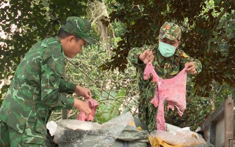 Phát hiện hàng tấn nội tạng động vật bốc mùi hôi ở biên giới Quảng Trị