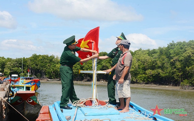 Sát cánh cùng ngư dân Cần Giờ