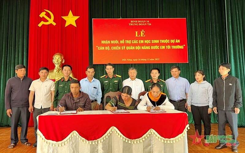 Trung đoàn 726 nhận nuôi, hỗ trợ các em học sinh thuộc dự án “Cán bộ, chiến sĩ Quân đội nâng bước em tới trường”