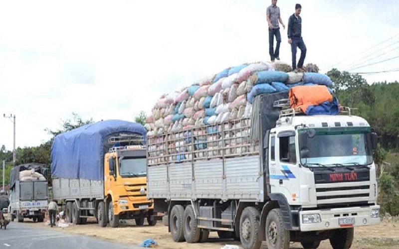 Không thông quan đối với xe chở hàng hoá chở vượt quá tải trọng