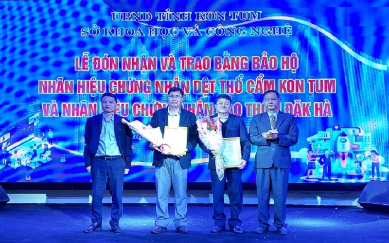 Phát triển thương hiệu Dệt Thổ cẩm Kon Tum