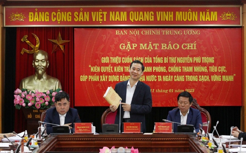 Kiên quyết, kiên trì đấu tranh phòng, chống tham nhũng, tiêu cực