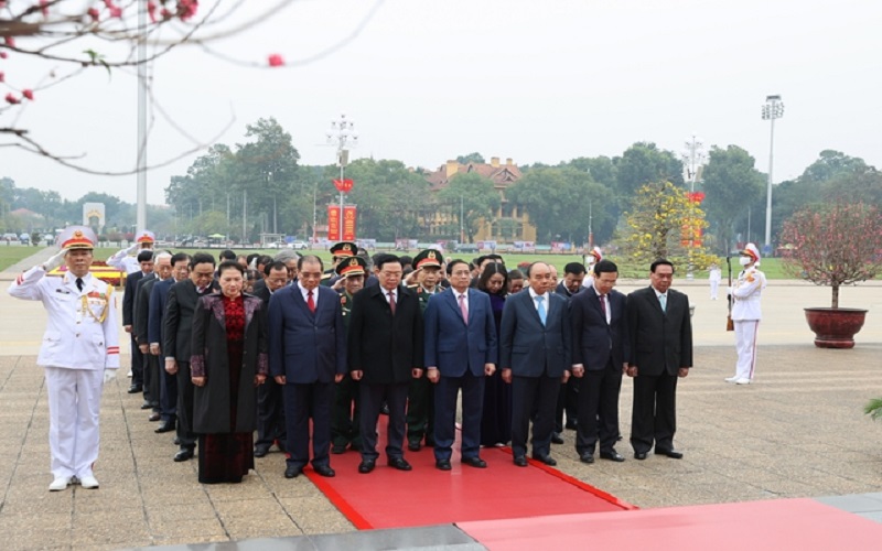 Lãnh đạo Đảng, Nhà nước vào Lăng viếng Chủ tịch Hồ Chí Minh, tưởng niệm các Anh hùng liệt sĩ