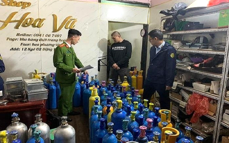 Hà Nội tạm giữ 187 bình khí N2O các loại không rõ nguồn gốc
