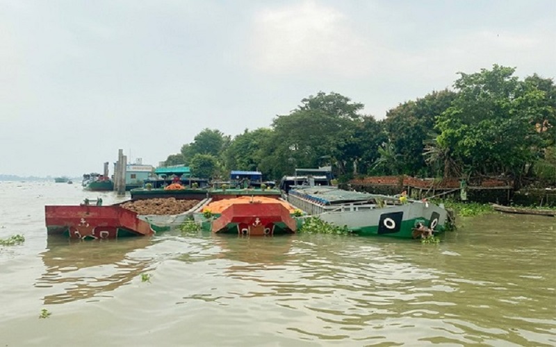 Bắt 03 phương tiện vận chuyển đất không rõ nguồn gốc tại An Giang