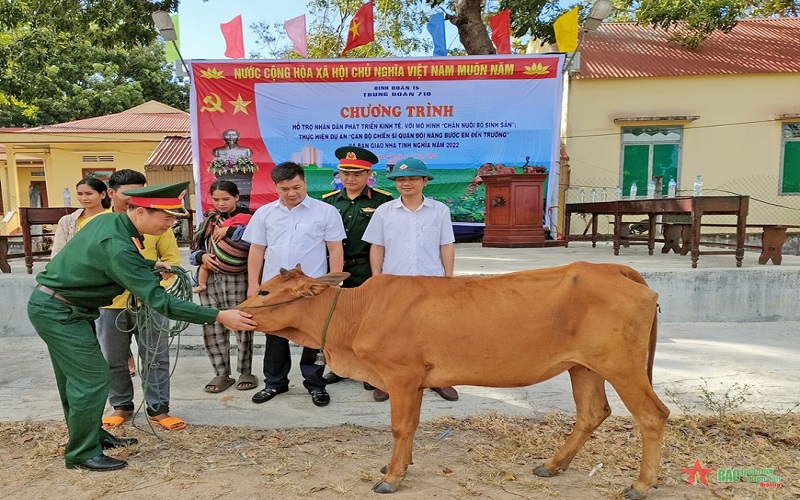 Tạo sinh kế bền vững cho đồng bào thoát nghèo