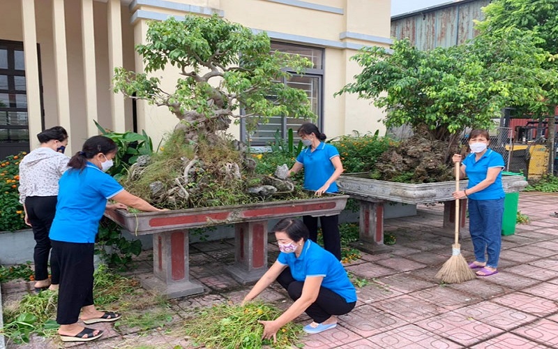 Phụ nữ Gia Lâm góp sức làm đẹp quê hương