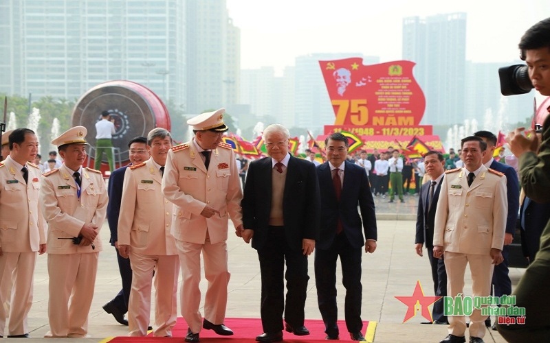 Tổng Bí thư Nguyễn Phú Trọng dự Lễ kỷ niệm 75 năm Công an nhân dân học tập, thực hiện Sáu điều Bác Hồ dạy