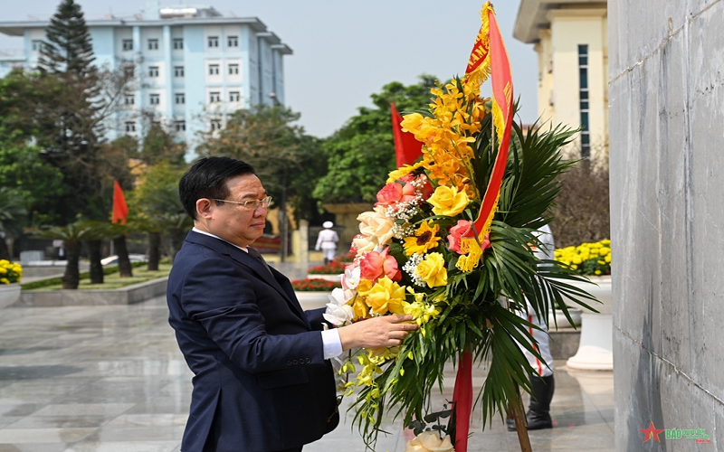 Chủ tịch Quốc hội Vương Đình Huệ thăm làm việc tại Hưng Yên