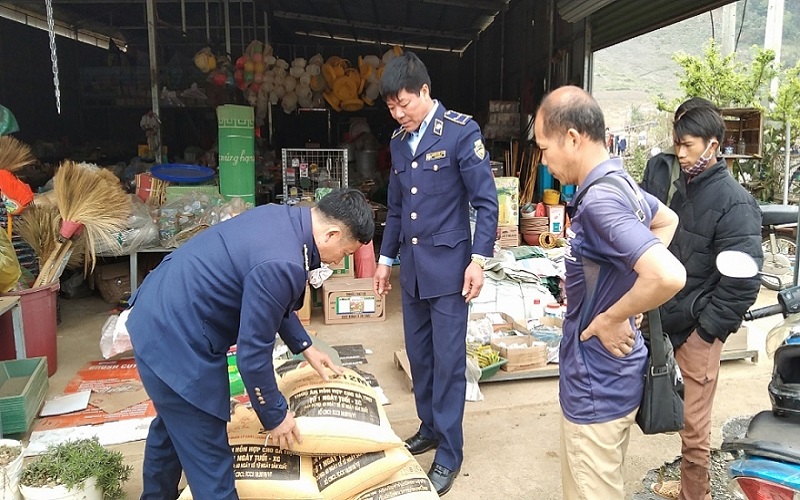 Không để hàng giả, không rõ nguồn gốc len lỏi vào thôn, bản ở Sơn La