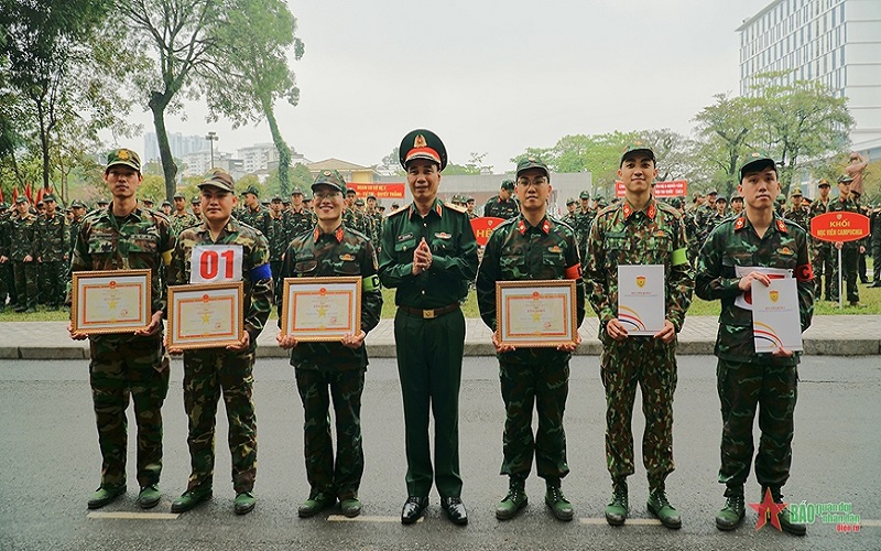 Học viên Học viện Quân y so tài khỏe khéo