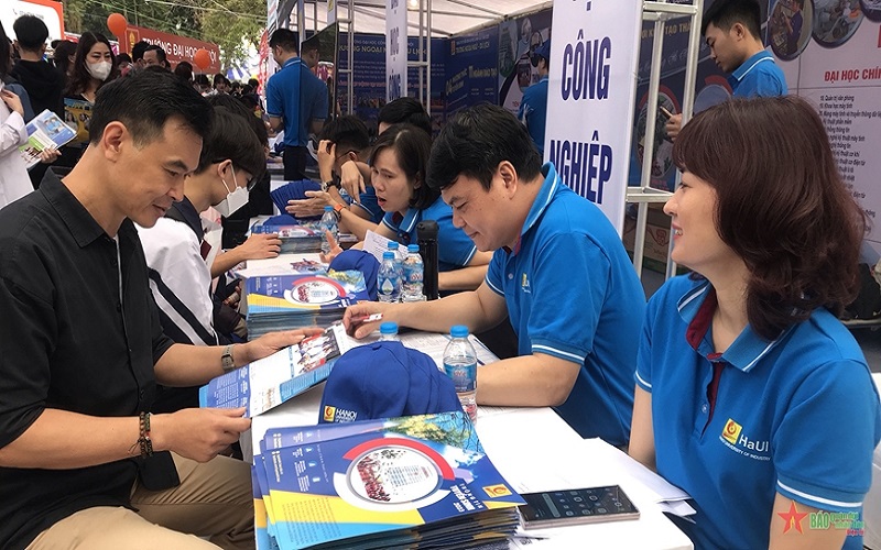 Thi trắc nghiệm là xu hướng phù hợp với thời đại công nghệ số