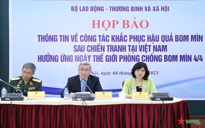 Nỗ lực khắc phục hậu quả bom mìn sau chiến tranh tại Việt Nam