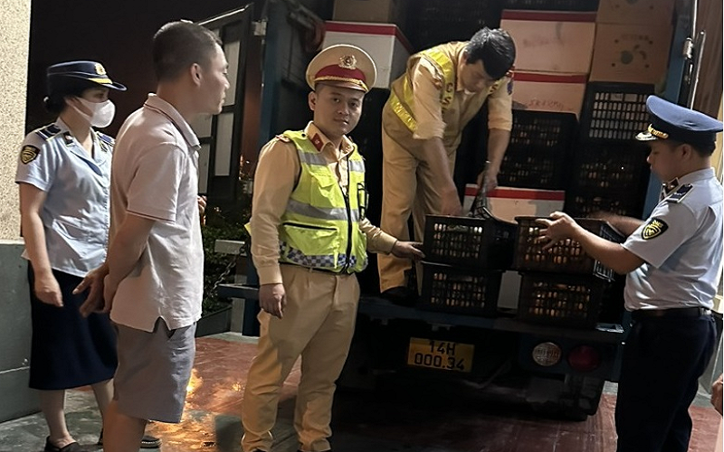 Quảng Ninh: Kiểm tra, tạm giữ hơn 1 tấn hoa quả nhập lậu