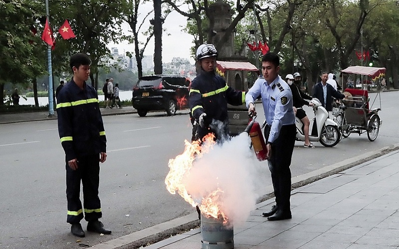 Công chức, người lao động Quản lý thị trường tham gia tập huấn nghiệp vụ phòng cháy, chữa cháy