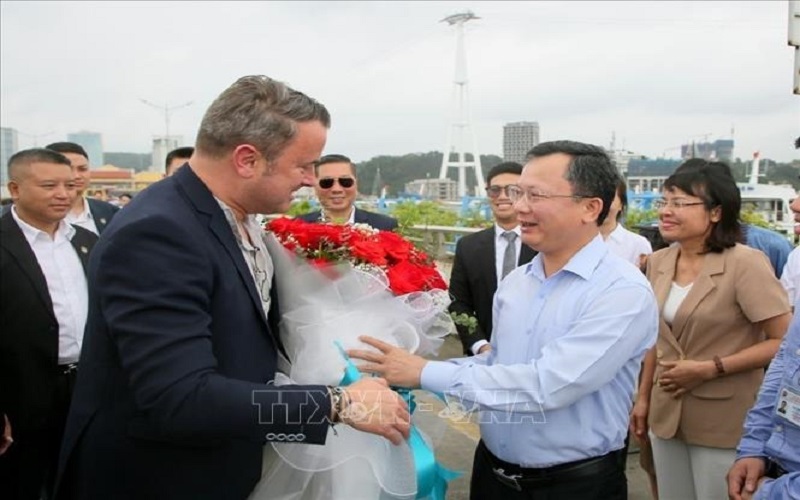 Thủ tướng Xavier Bettel và Đoàn đại biểu cấp cao Luxembourg tham quan Vịnh Hạ Long