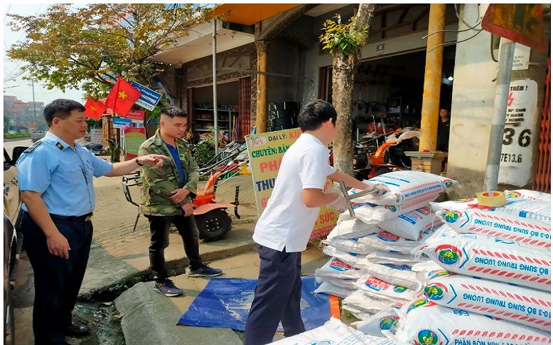 Lạng Sơn: Buộc cơ sở kinh doanh tiêu hủy 3,6 tấn phân bón giả