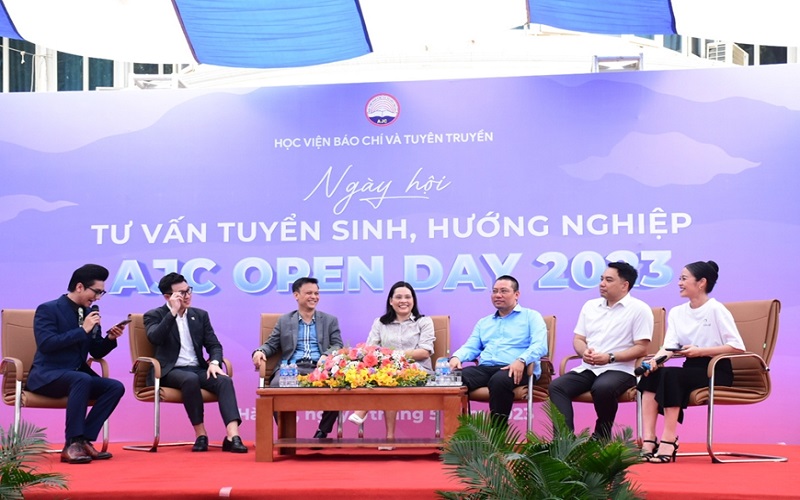 Học viện Báo chí và Tuyên truyền tổ chức Ngày hội tư vấn tuyển sinh, hướng nghiệp