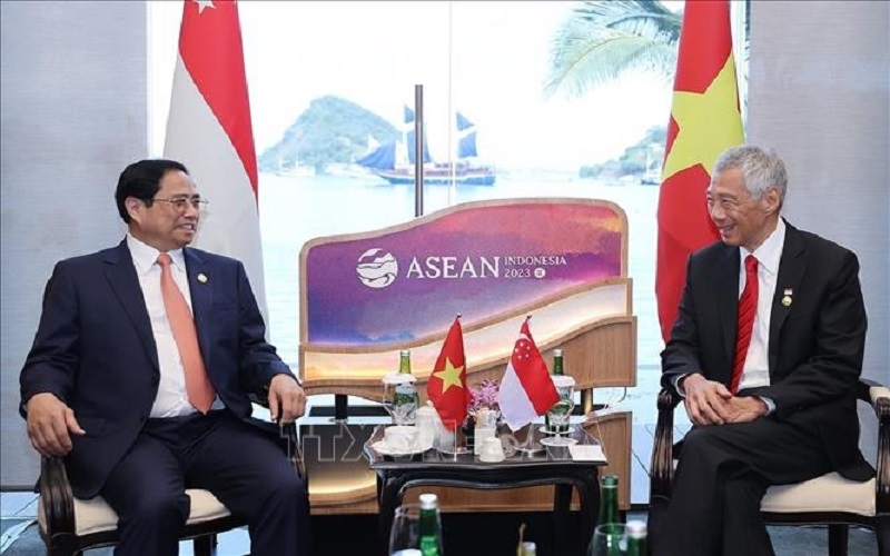 Hội nghị Cấp cao ASEAN lần thứ 42: Thủ tướng Phạm Minh Chính gặp Thủ tướng Singapore Lý Hiển Long