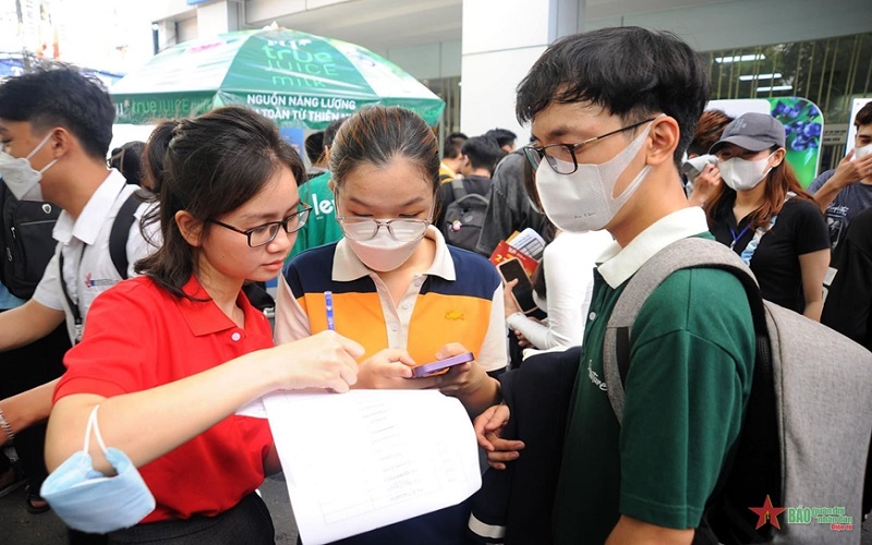 Sinh viên, người lao động được phỏng vấn, tuyển dụng hàng nghìn vị trí việc làm