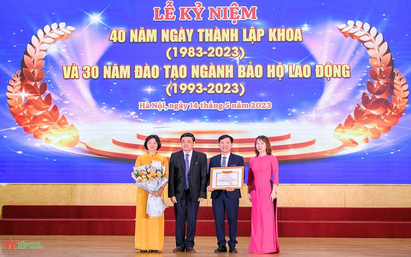 Kỷ niệm 40 năm thành lập Khoa An toàn lao động và Sức khỏe nghề nghiệp