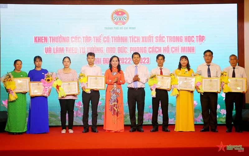 Tuyên dương nhiều điển hình “Nông dân làm theo lời Bác”