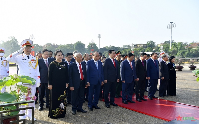 Lãnh đạo Đảng, Nhà nước, Quân đội vào Lăng viếng Chủ tịch Hồ Chí Minh