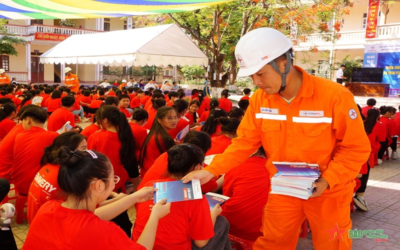 Nhiều giải pháp bảo đảm hành lang an toàn lưới điện ở Thanh Hóa