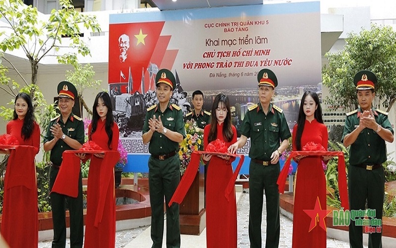 Triển lãm “Chủ tịch Hồ Chí Minh với phong trào thi đua yêu nước”