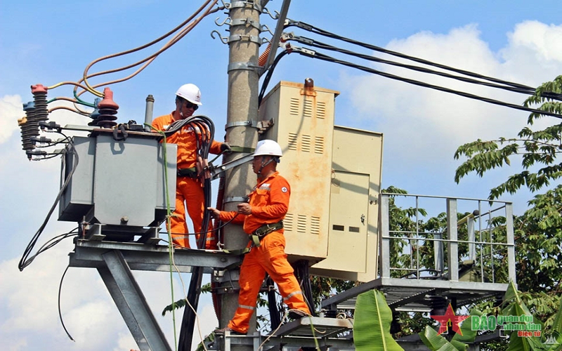 Tăng cường 100% nhân lực, nỗ lực cung ứng điện