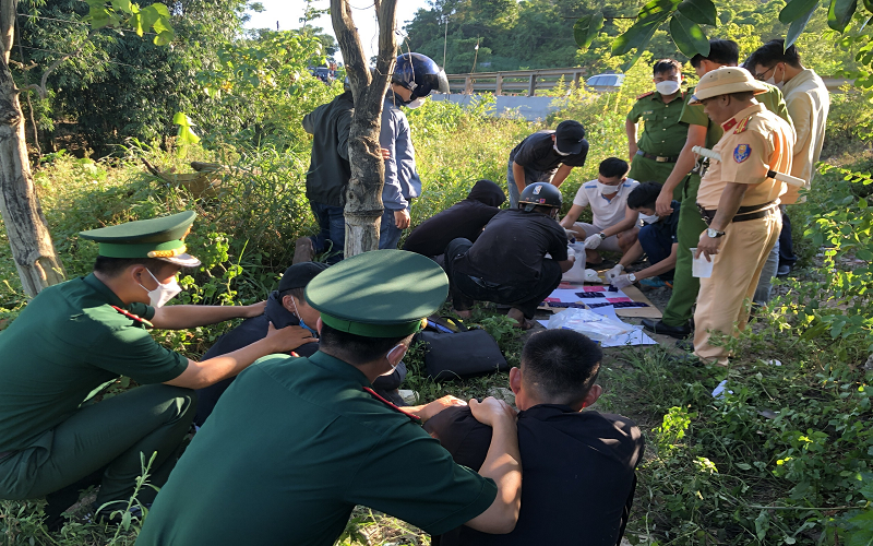 Lực lượng Bộ đội Biên phòng: Liên tiếp phát hiện 2 vụ, bắt giữ 2 đối tượng vận chuyển trái phép hơn 8 kg ma túy các loại từ nước ngoài vào Việt Nam