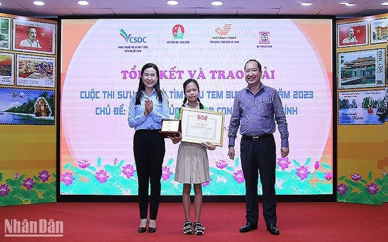 Học sinh Hải Phòng giành giải đặc biệt thi sưu tập tem chủ đề Tổ quốc