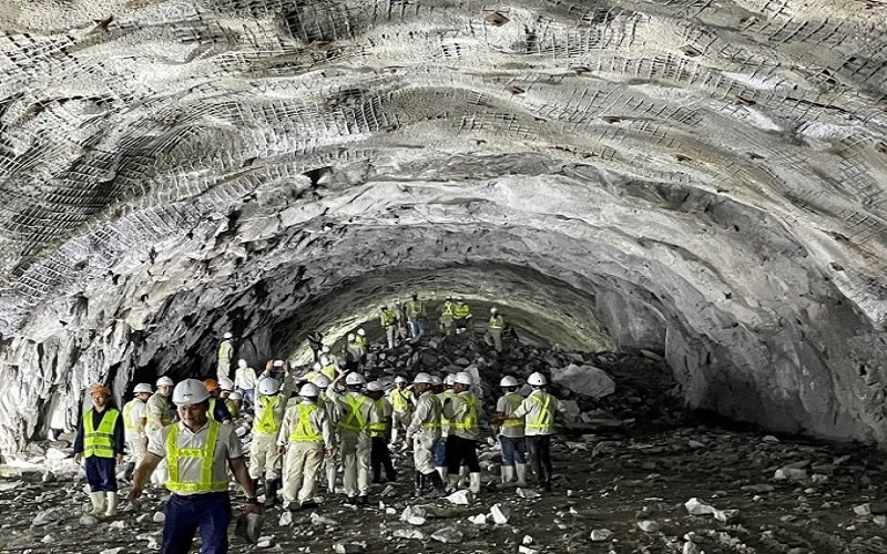 Thông hầm xuyên núi dài nhất trên cao tốc Cam Lâm - Vĩnh Hảo qua Ninh Thuận