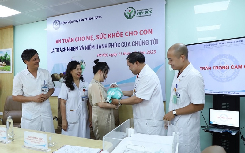 Kỳ tích: Nuôi sống bé trai chào đời chỉ nặng 600 gram bị viêm ruột hoại tử