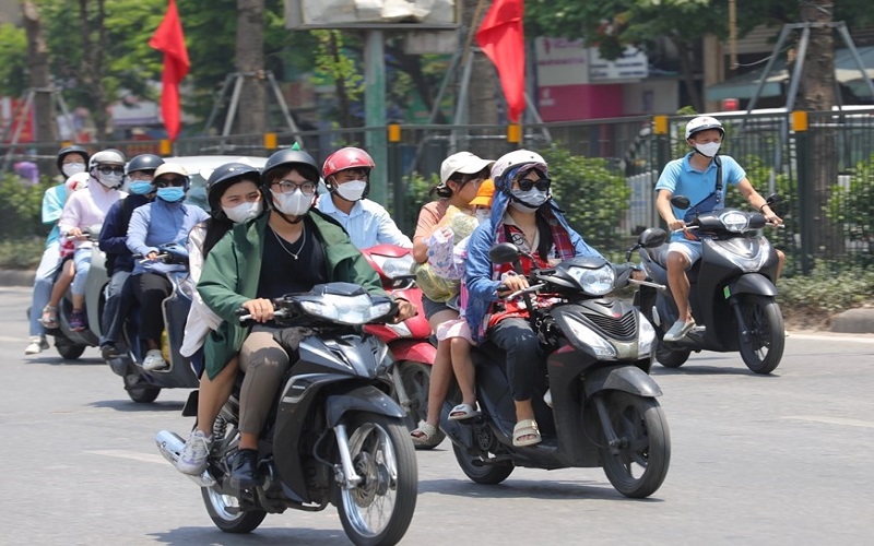 Thời tiết hôm nay (17-7): Sóng lớn và mưa dông trên biển, trong đất liền nhiều nơi vẫn nắng nóng, vượt 38 độ C