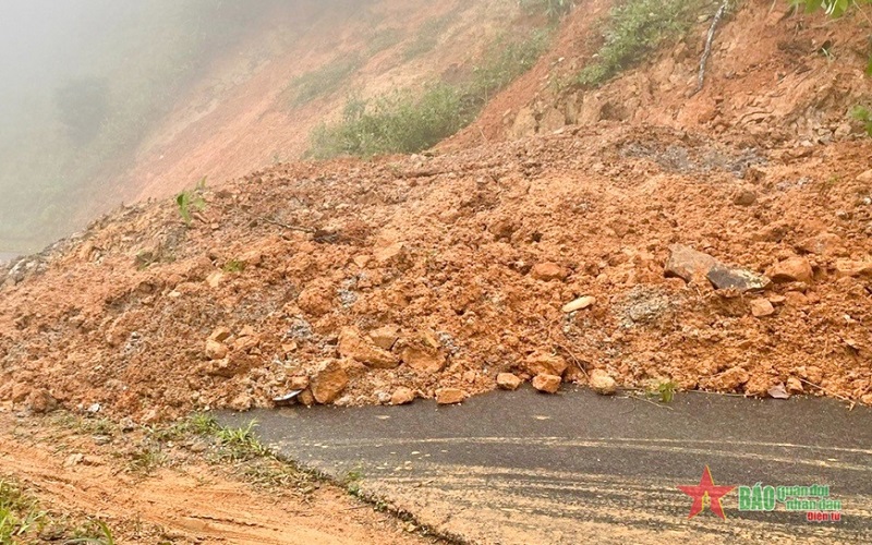 Kon Tum: Mưa lớn làm nhiều tuyến đường giao thông bị sạt lở