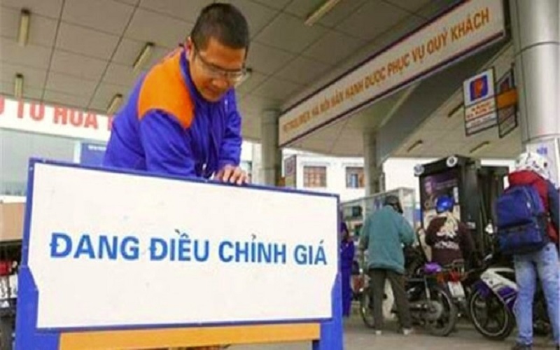 Giá xăng chiều nay tăng bao nhiêu?