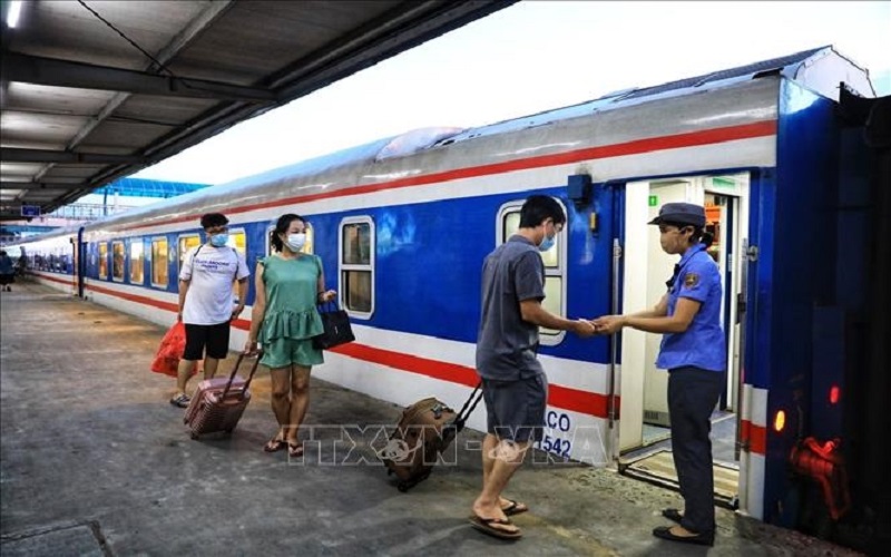 Giảm 10% giá vé tàu cho sinh viên đi nhập học và thân nhân