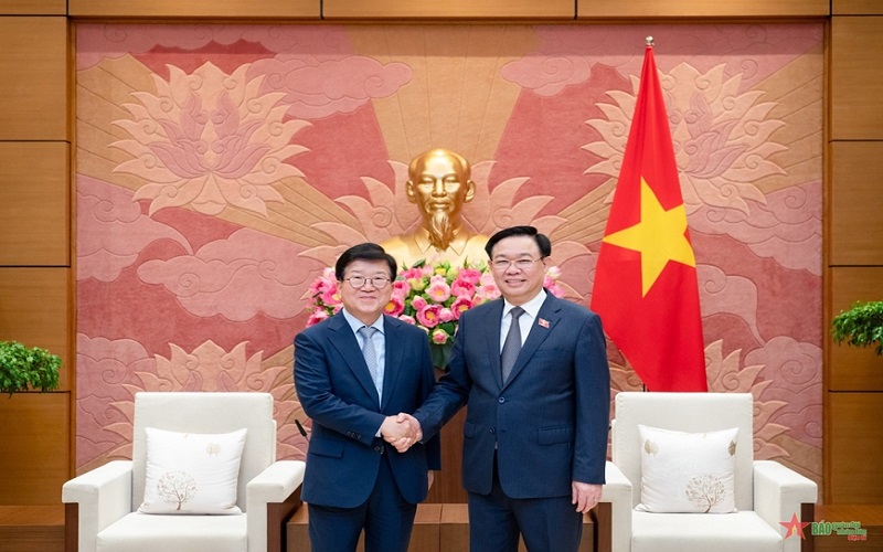 Chủ tịch Quốc hội Vương Đình Huệ tiếp nguyên Chủ tịch Quốc hội Hàn Quốc Park Byeong Seug