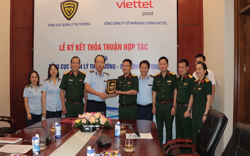 Tổng cục Quản lý thị trường ký hợp tác với Viettel Post trong kiểm tra, xử lý hàng hóa vi phạm qua đường bưu chính