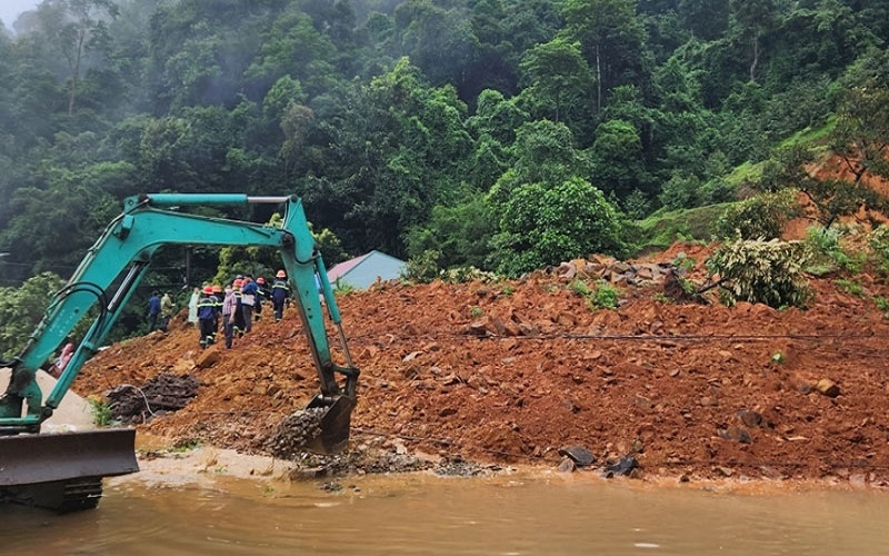 Yêu cầu cấm đường tại các vị trí nguy hiểm chịu ảnh hưởng mưa lũ