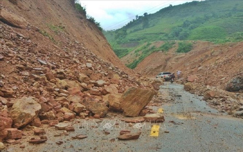 Nhiều tuyến đường tại Điện Biên bị sạt lở do mưa lũ